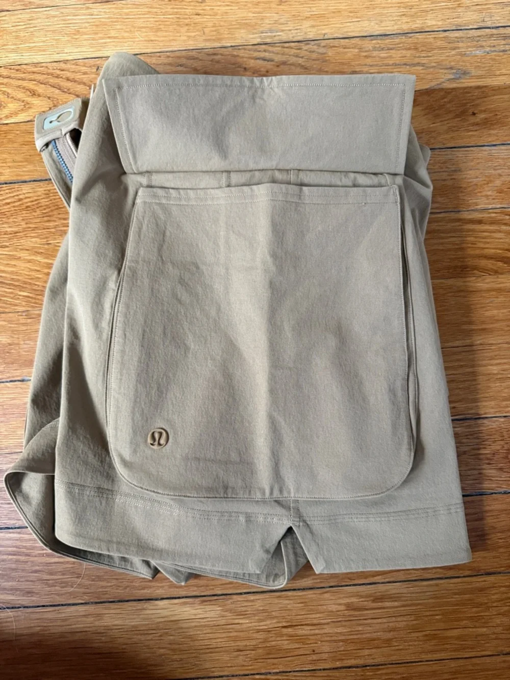 Lululemon High-Rise Cargo Pocket Women’s Shorts — Taupe - Picture 8 of 8